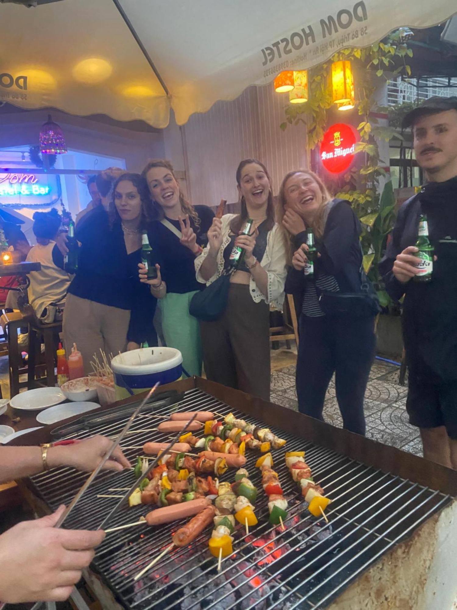 Dom Hostel And Bar هوي ان المظهر الخارجي الصورة